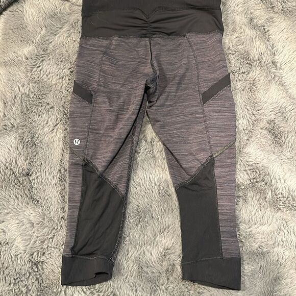 LULULEMON 3/4 LEGGINGS - Picture 2 of 7